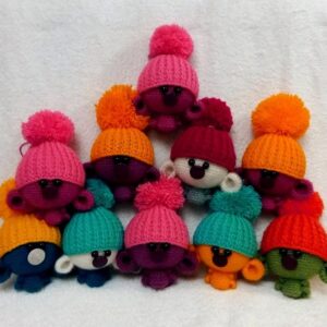 Macaquinhos coloridos amigurumi