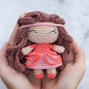 Mini boneca Juliet padrão amigurumi grátis
